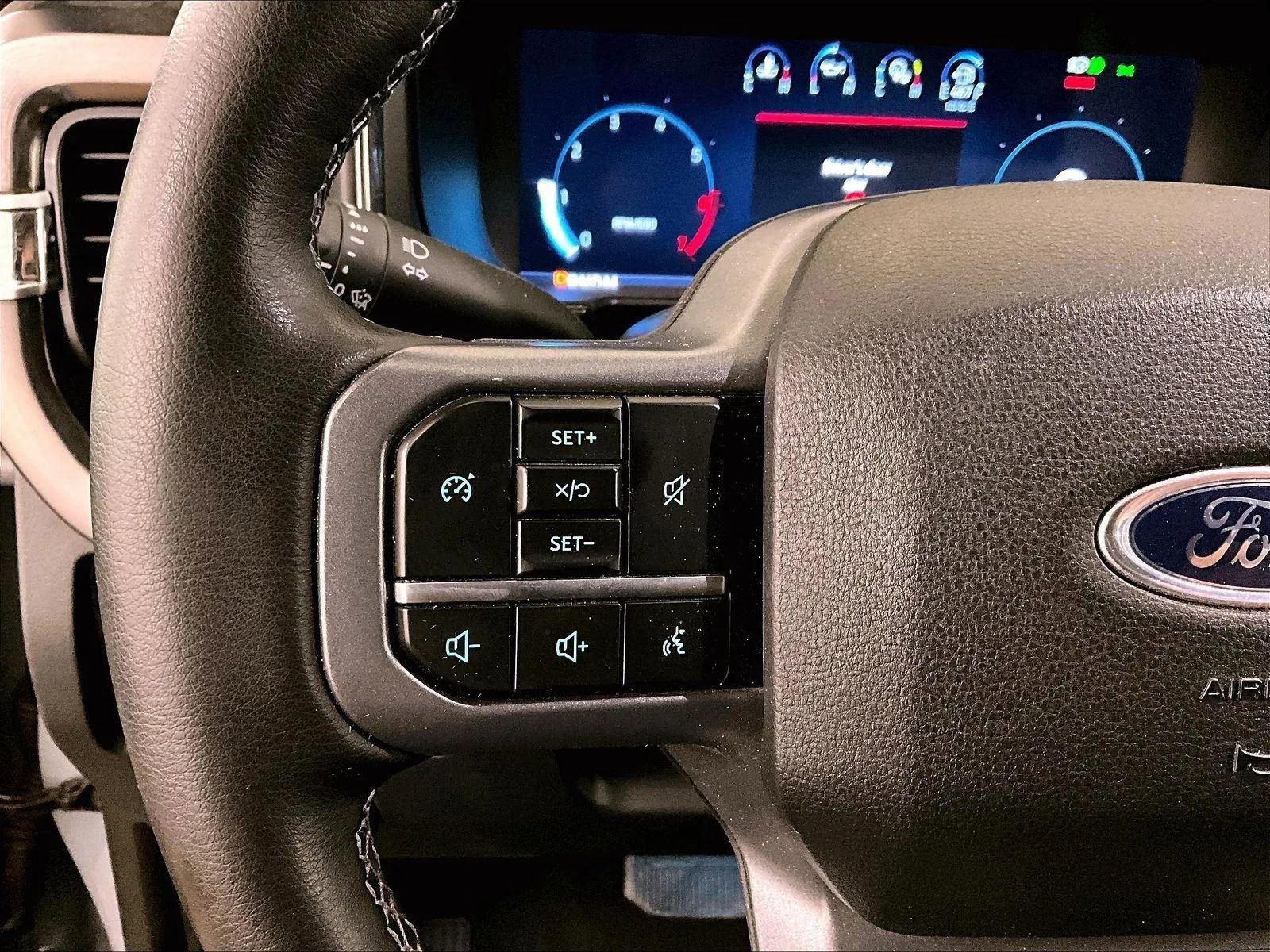 Used 2025 Ford F350 Lariat w/ Chrome Package image 17