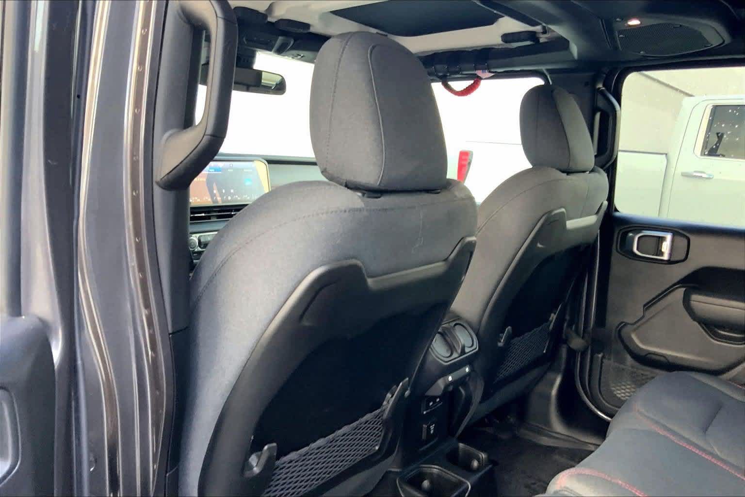 Used 2024 Jeep Wrangler Unlimited Rubicon w/ Safety Group AWD/4WD image 12