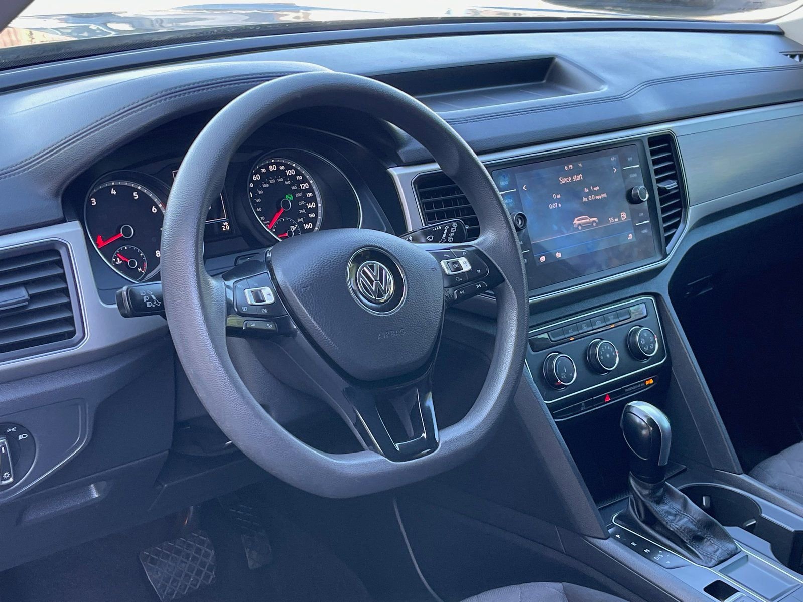 Used 2018 Volkswagen Atlas Launch Edition FWD image 10