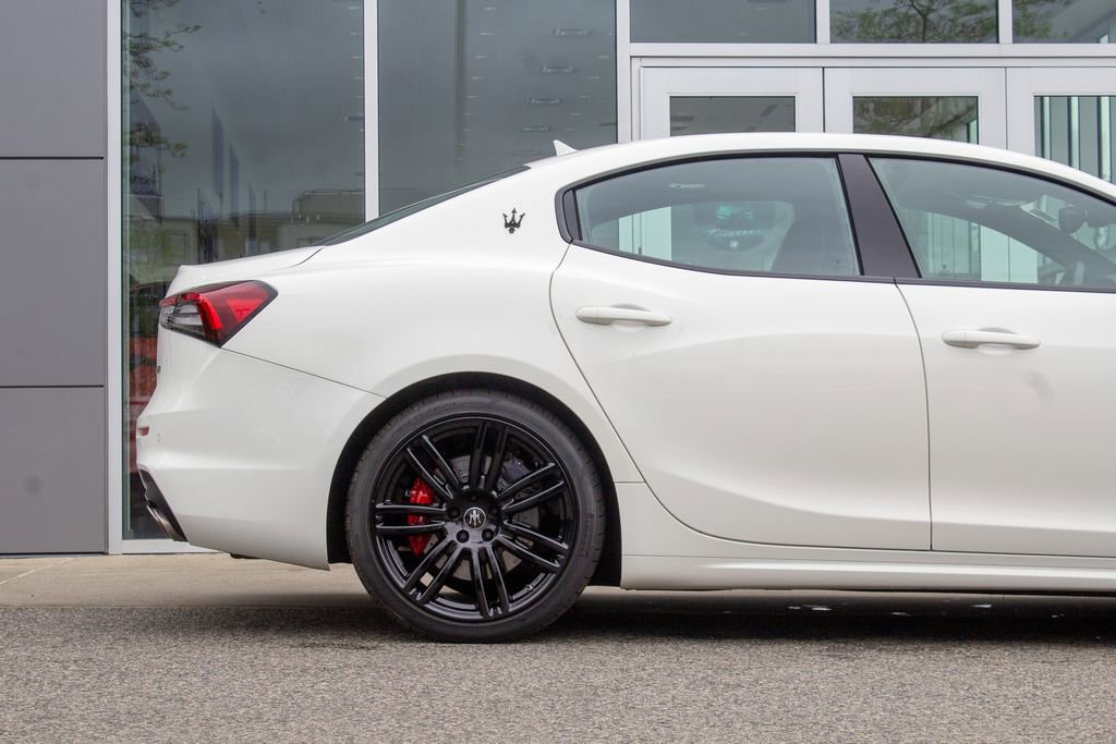 Used 2024 Maserati Ghibli Modena Q4 AWD/4WD image 6