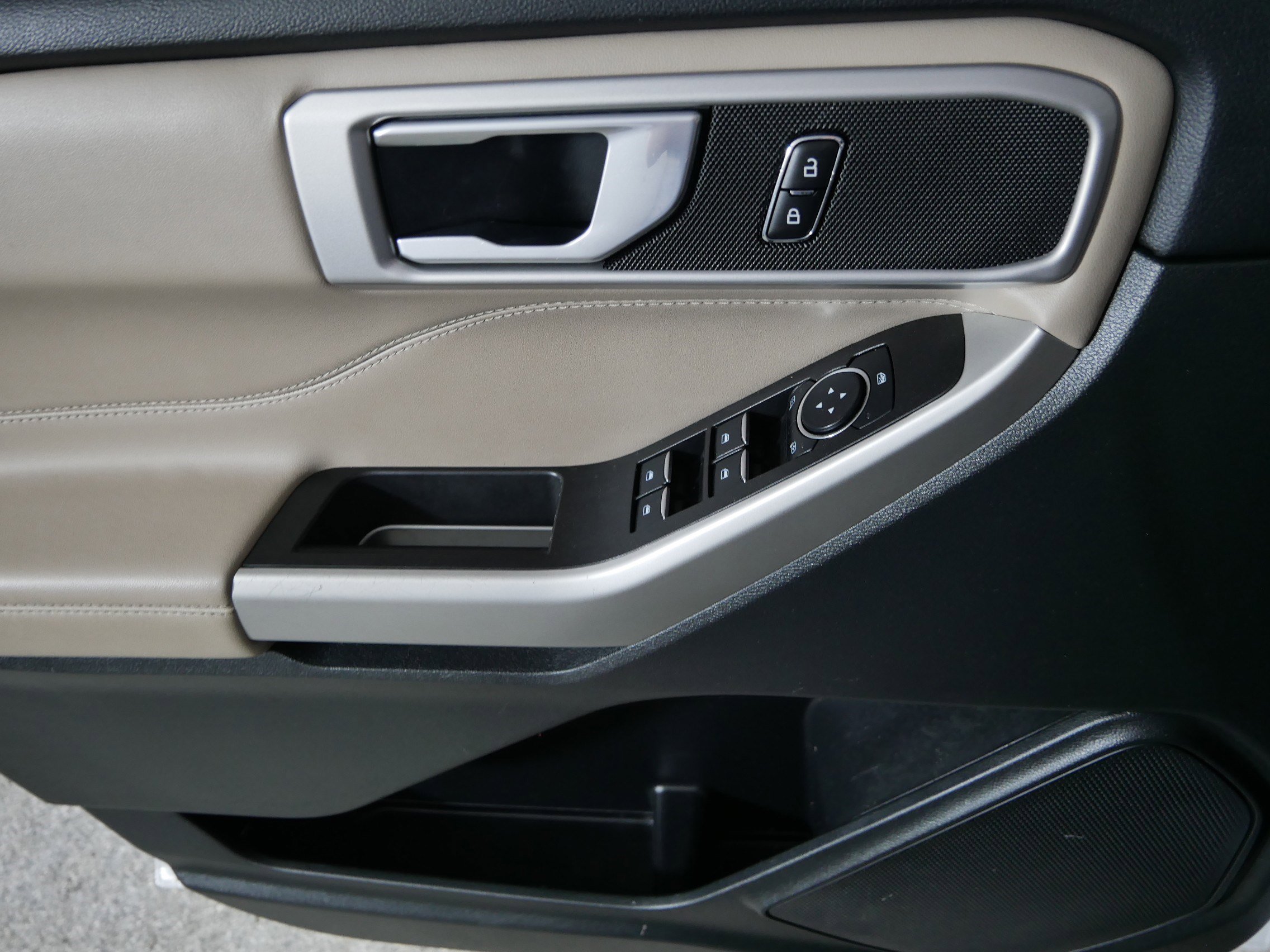 Used 2023 Ford Explorer XLT w/ Equipment Group 202A image 19