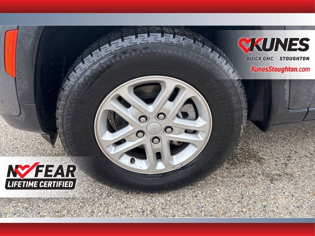 Used 2024 Jeep Grand Cherokee Laredo image 15