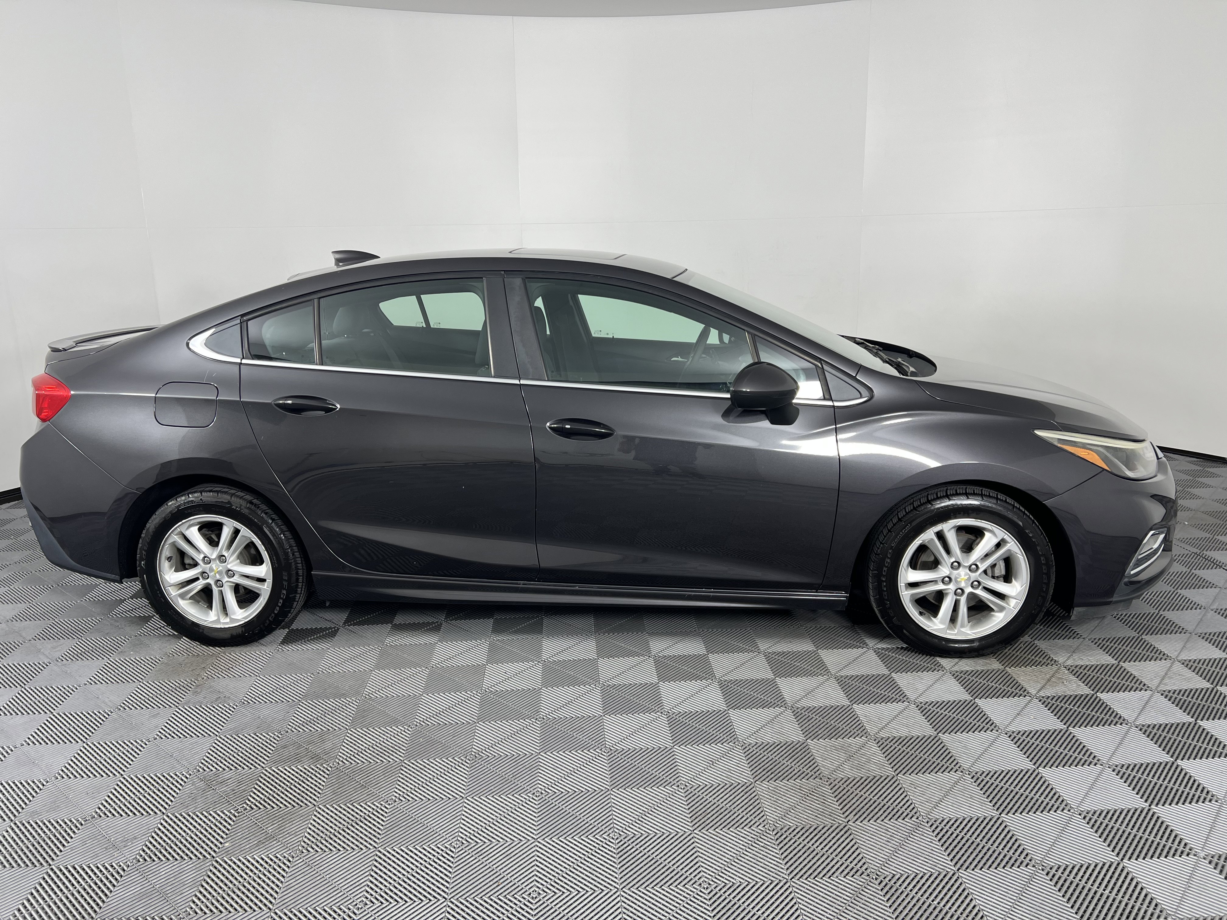 Used 2016 Chevrolet Cruze LT w/ Sun And Sound Package FWD image 14