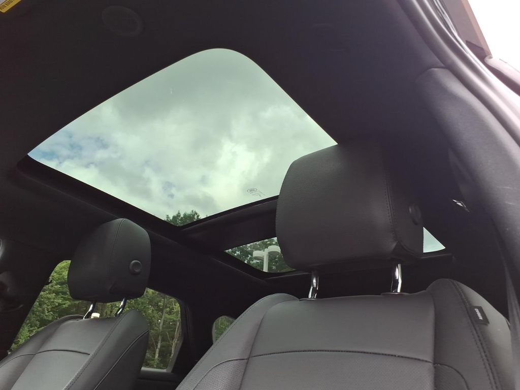 Used 2024 Land Rover Range Rover Evoque Dynamic SE AWD/4WD image 16