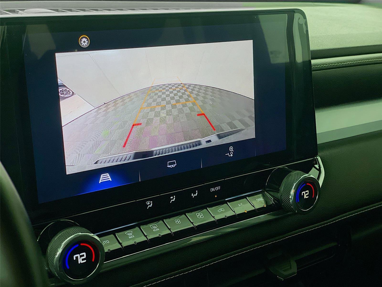 Used 2024 Chevrolet Colorado LT w/ LT Convenience Package image 17