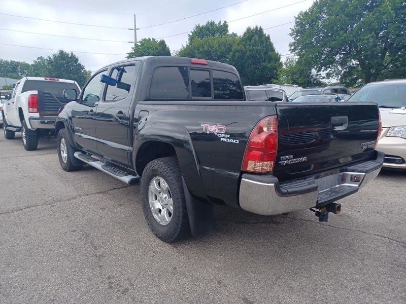 Used 2005 Toyota Tacoma PreRunner image 2