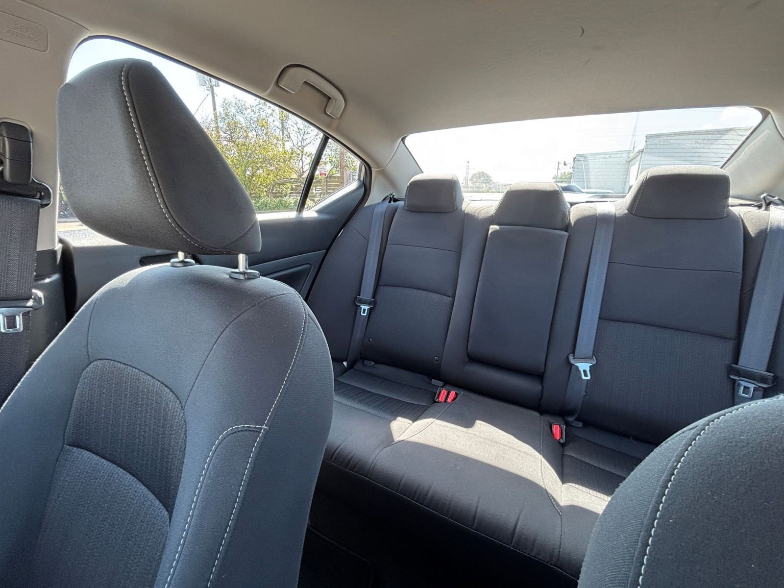 Used 2025 Nissan Altima 2.5 SV FWD image 39