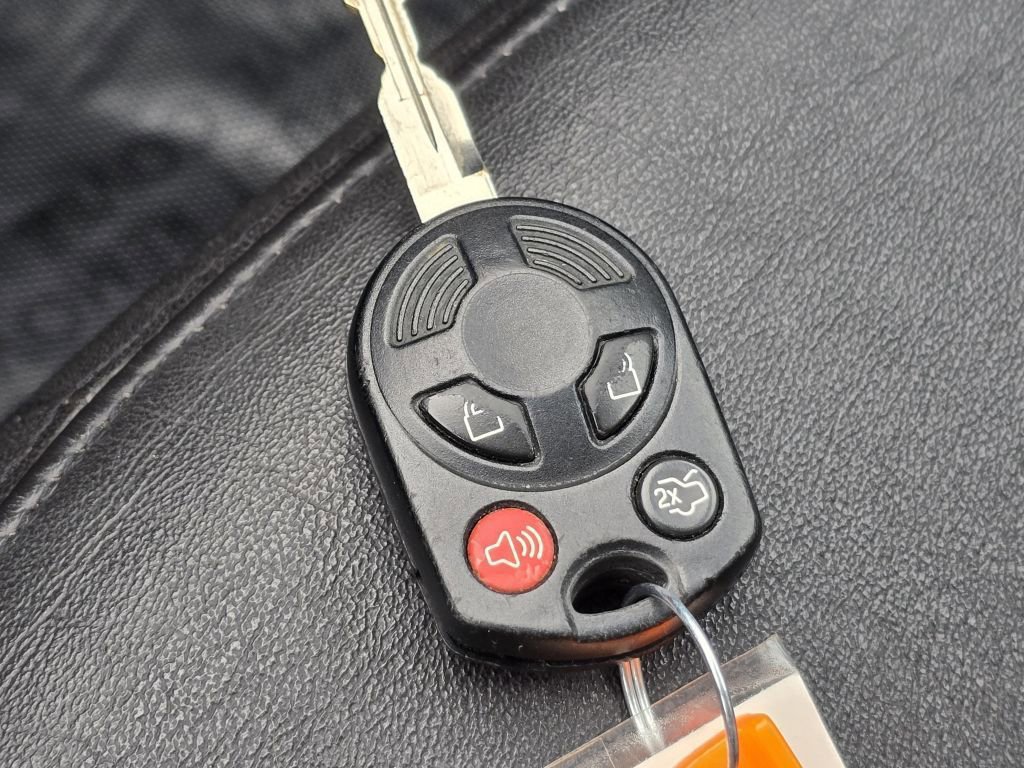 Used 2008 Ford Escape Limited image 32