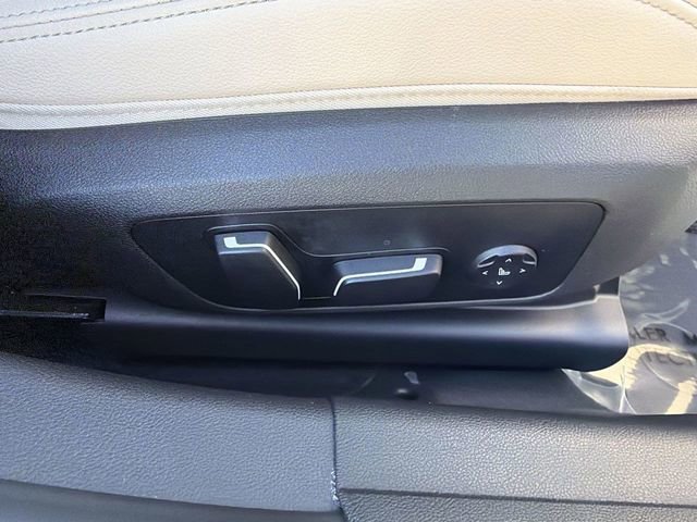 Certified 2025 BMW 330i Sedan w/ Convenience Package image 13