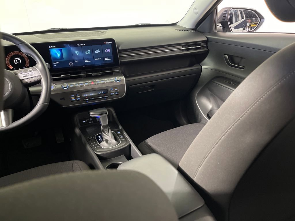 Certified 2025 Hyundai Kona SEL FWD image 17