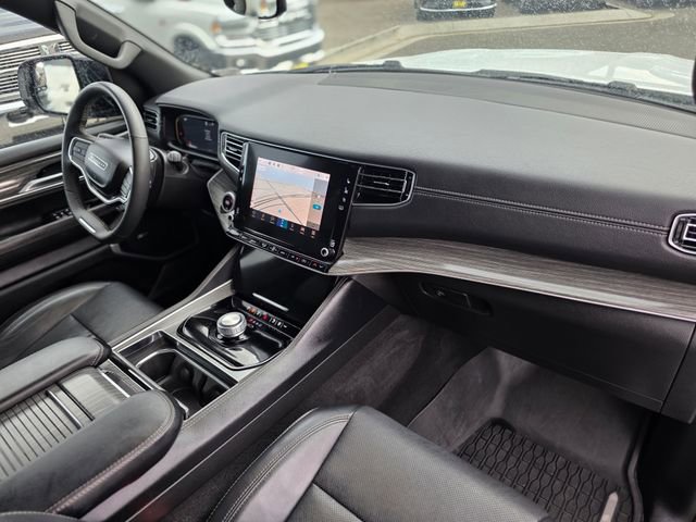 Used 2024 Jeep Wagoneer L Series II w/ Flexible Seating Group RWD image 9