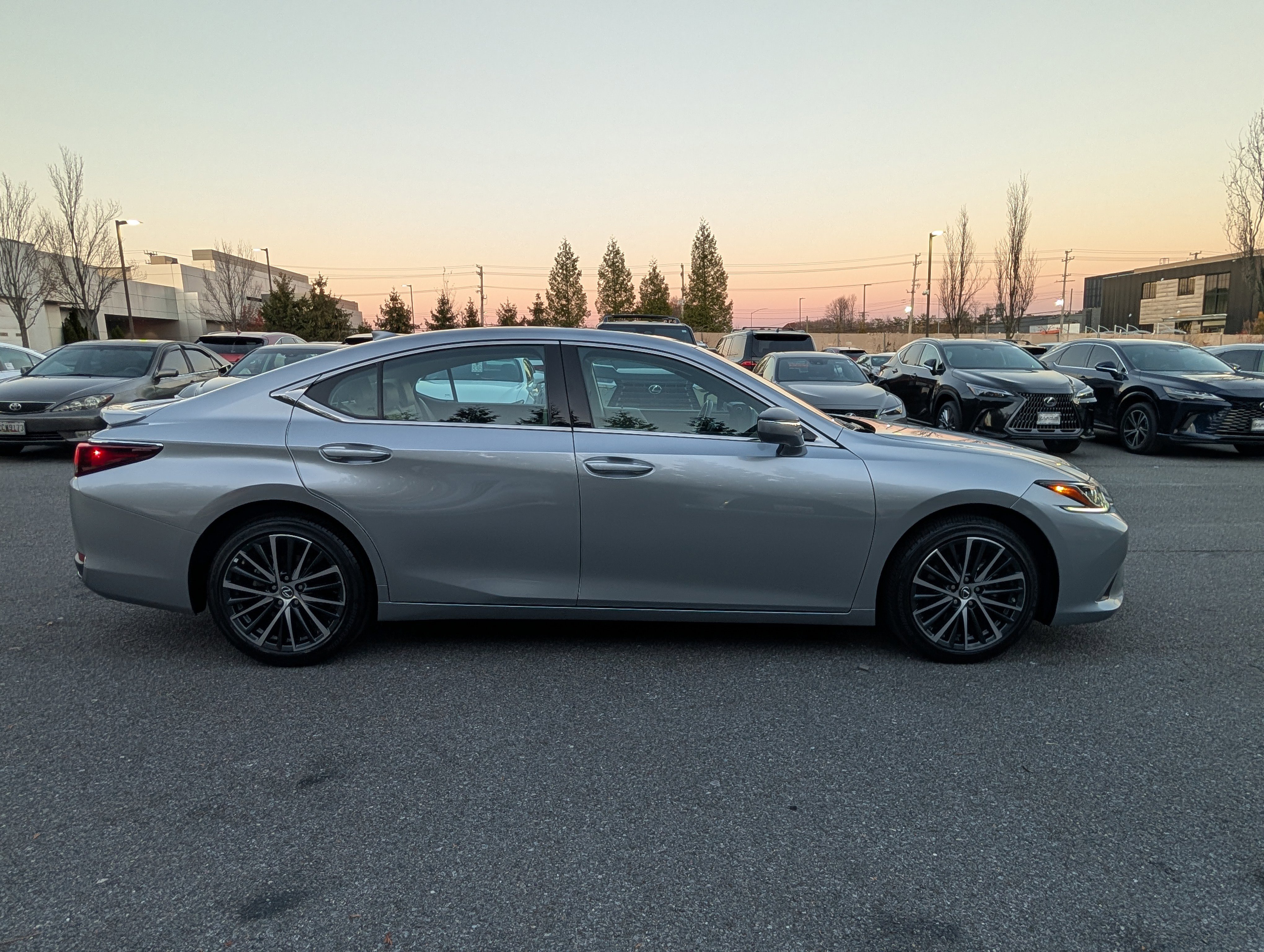 Certified 2025 Lexus ES 300h w/ Premium Package image 2