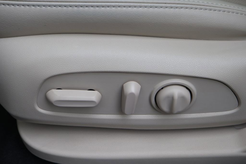 Used 2024 Buick Enclave Essence FWD image 34