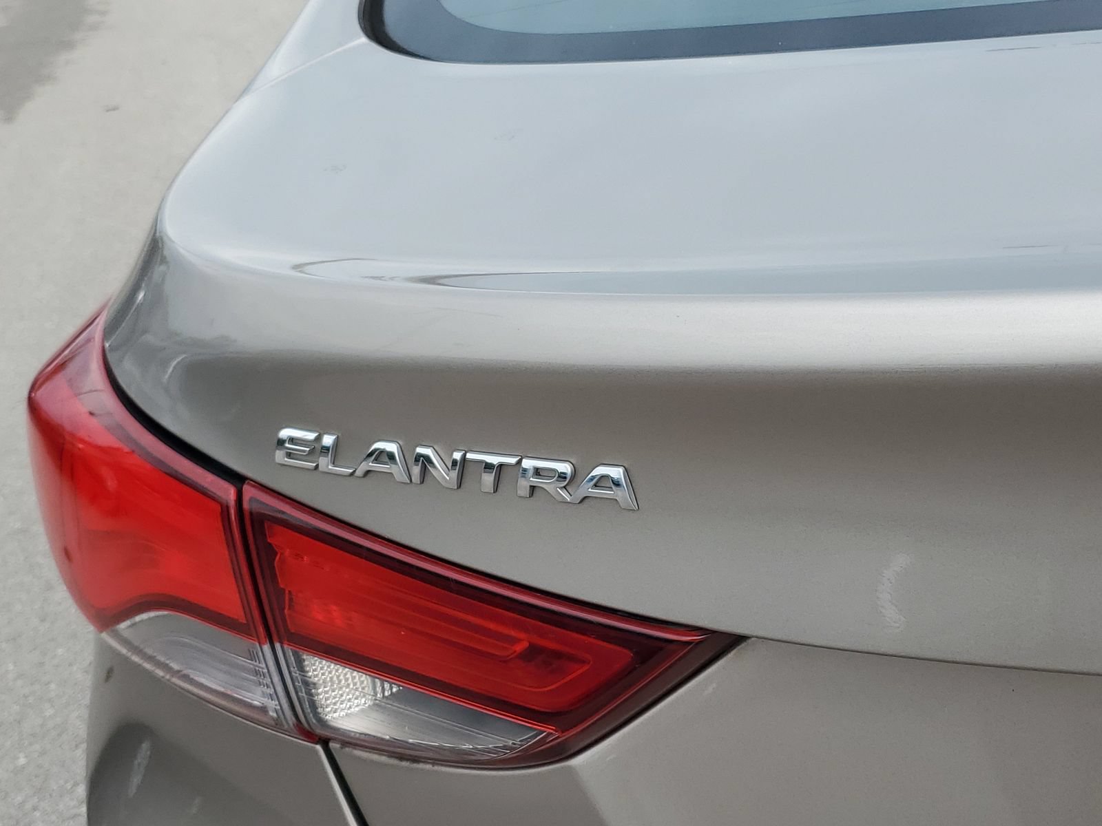 Used 2016 Hyundai Elantra SE FWD image 7