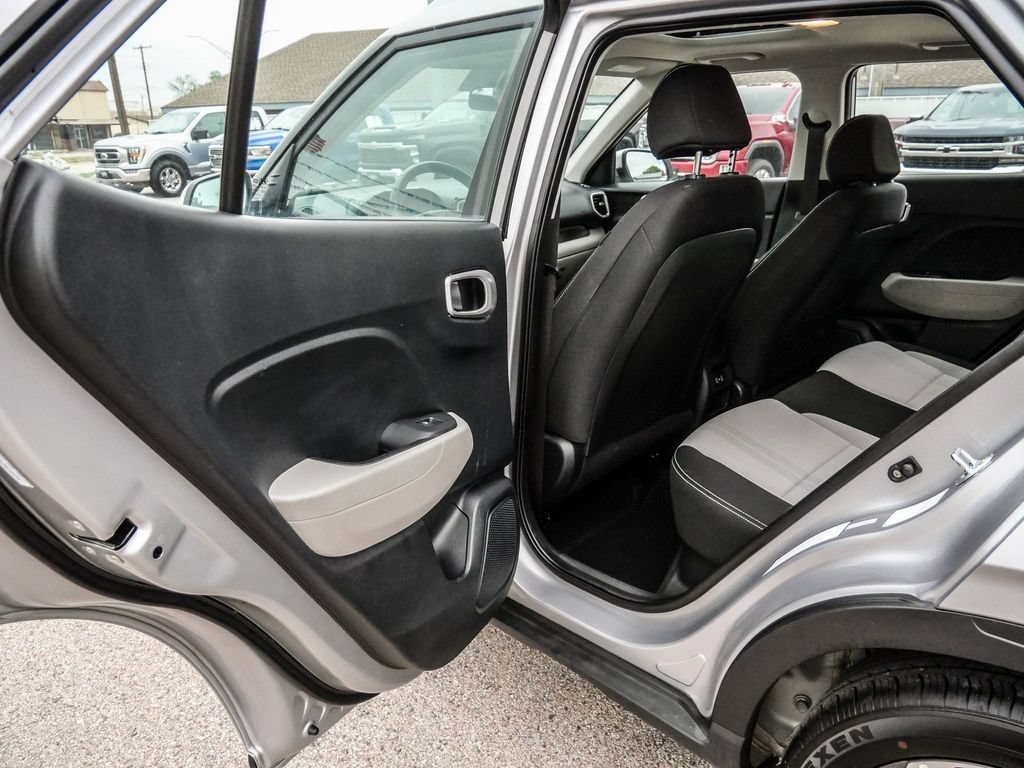 Used 2025 Hyundai Venue SEL FWD image 20