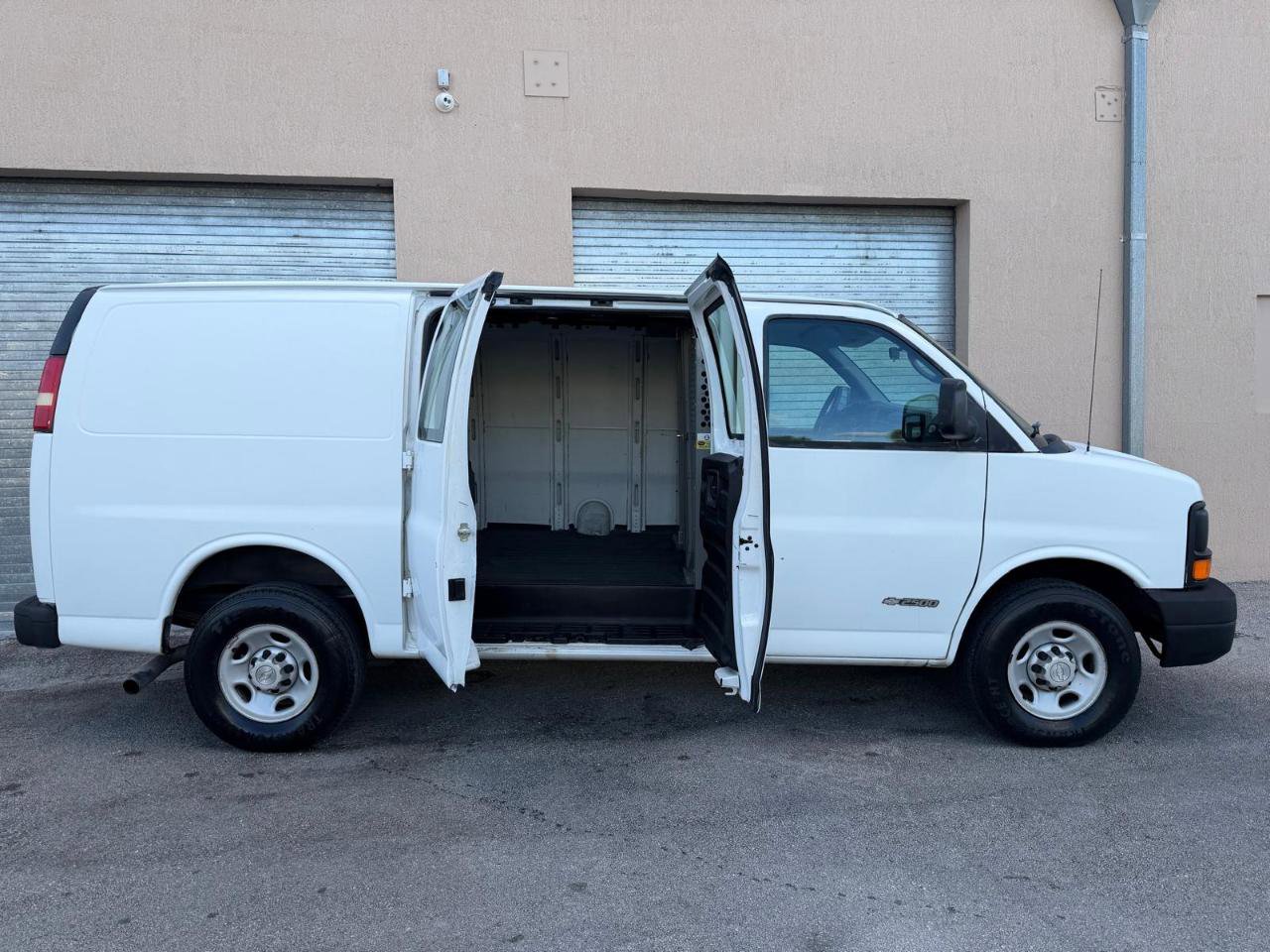 Used 2005 Chevrolet Express 2500 2500 135 WB RWD image 14
