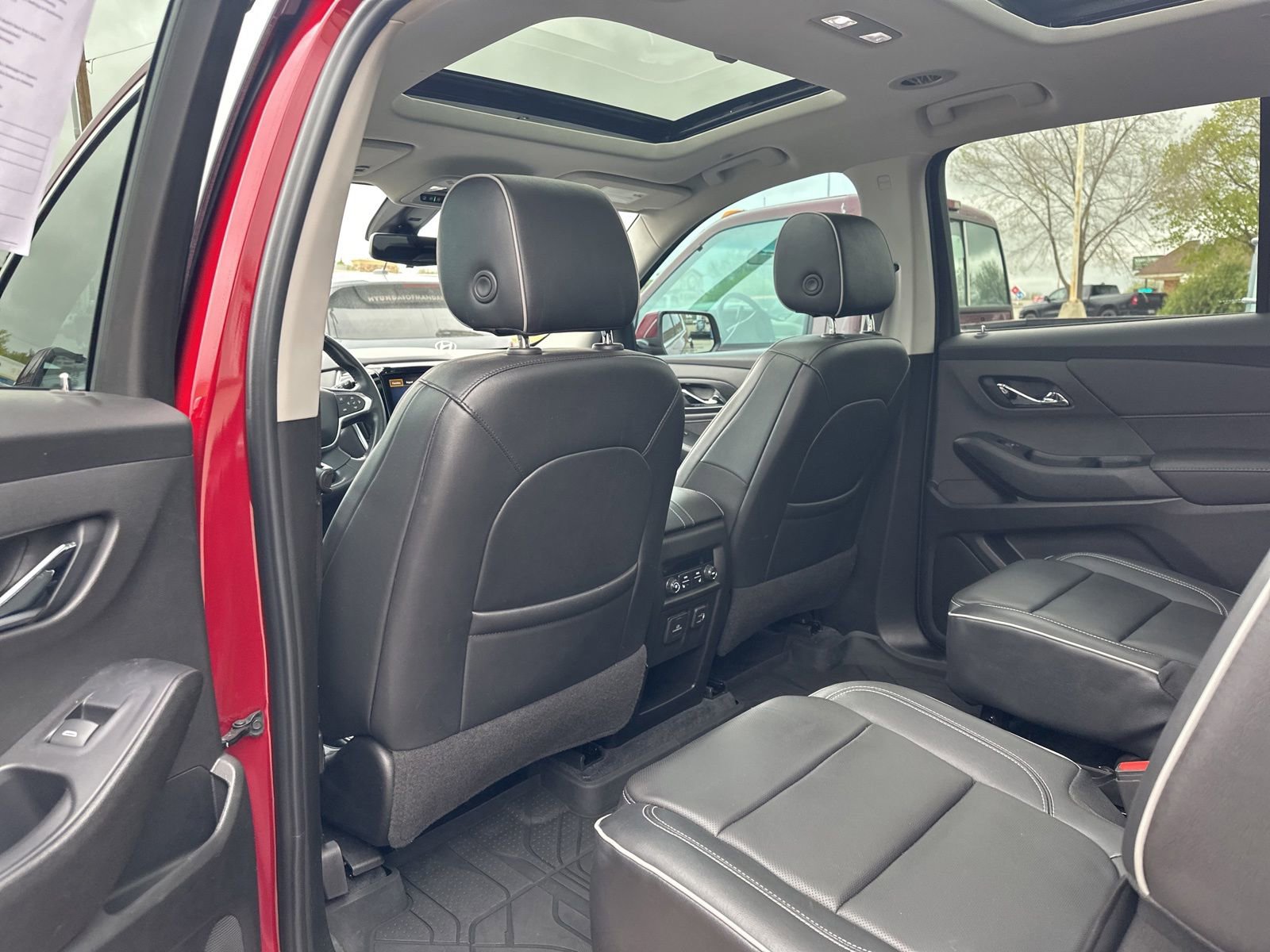 Used 2021 Chevrolet Traverse High Country FWD image 16