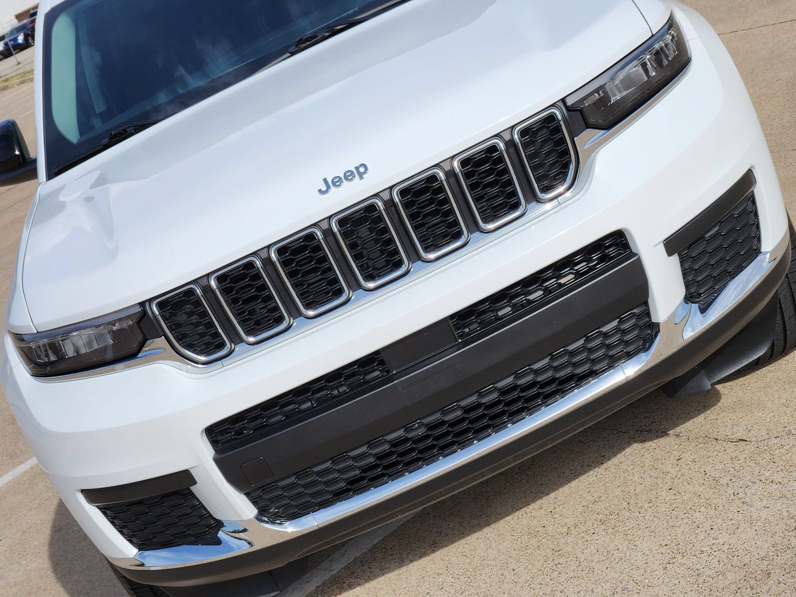 Used 2023 Jeep Grand Cherokee L Laredo w/ Luxury Tech Group I AWD/4WD image 14