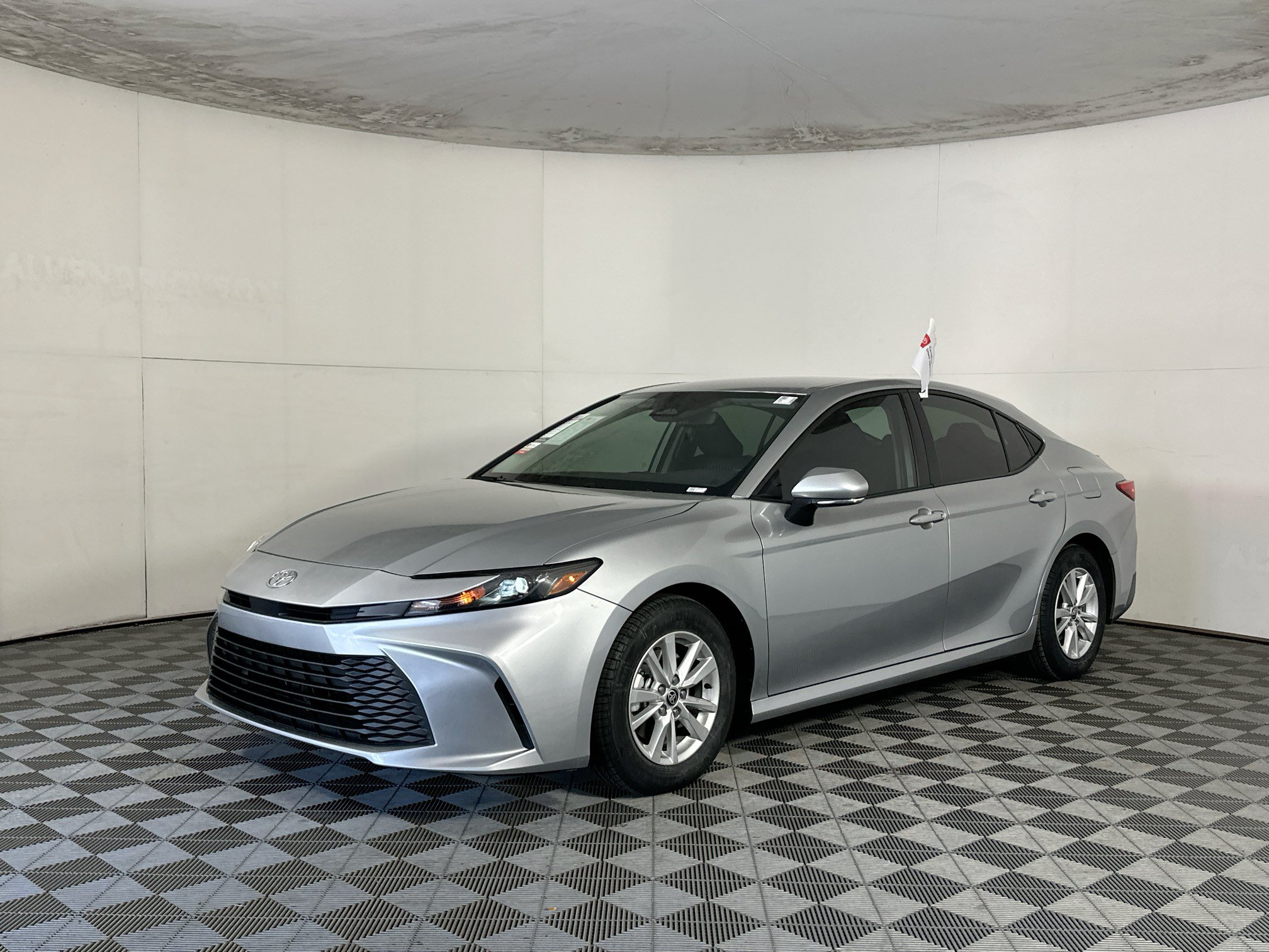 Used 2025 Toyota Camry LE w/ Convenience Package FWD image 7