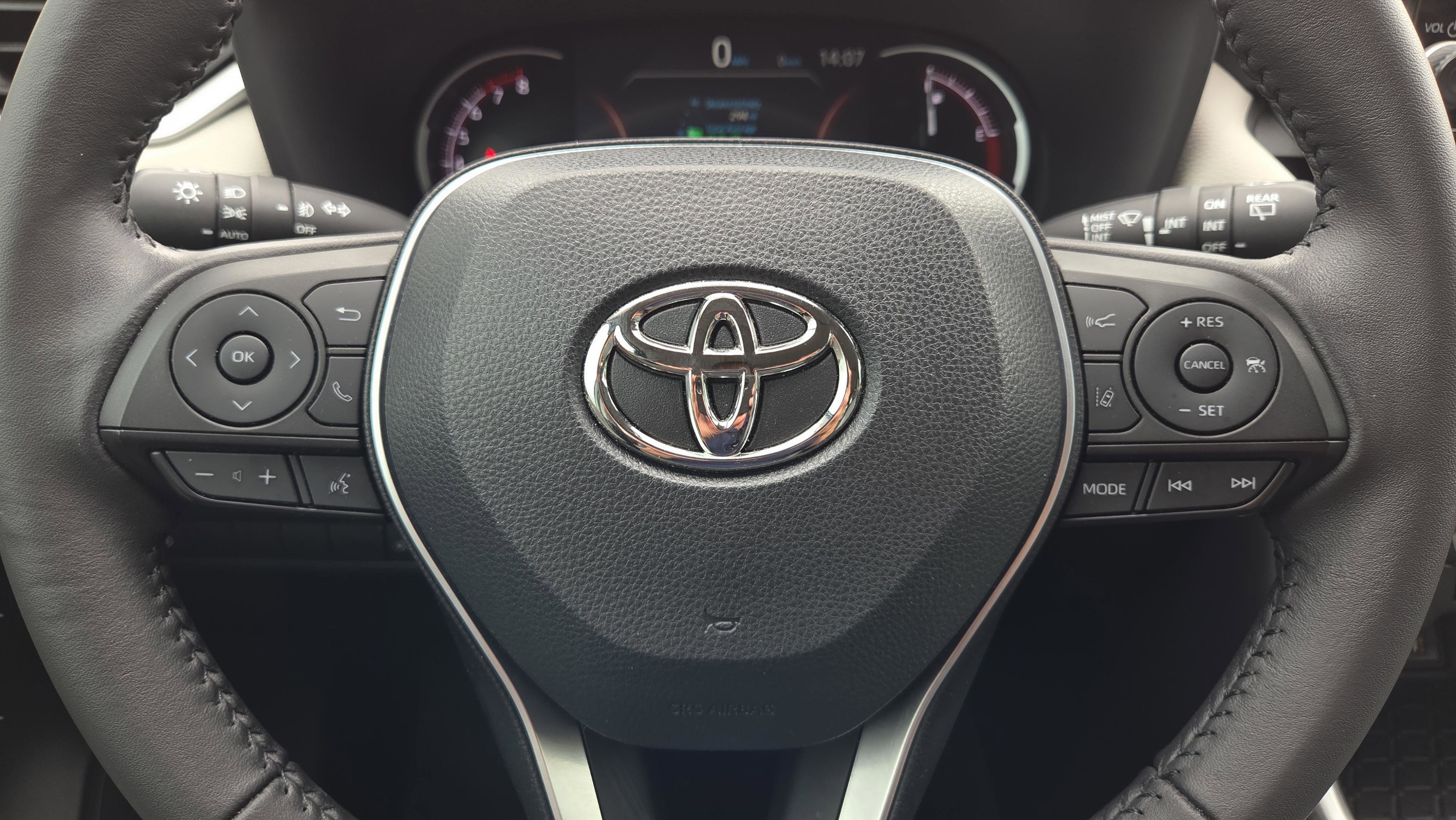 Used 2023 Toyota RAV4 XLE Premium image 30