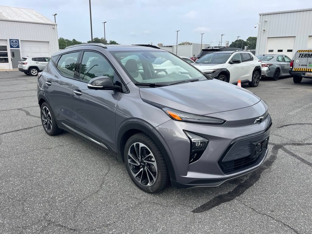 Used 2023 Chevrolet Bolt EUV Premier w/ Sun & Sound Package FWD image 7