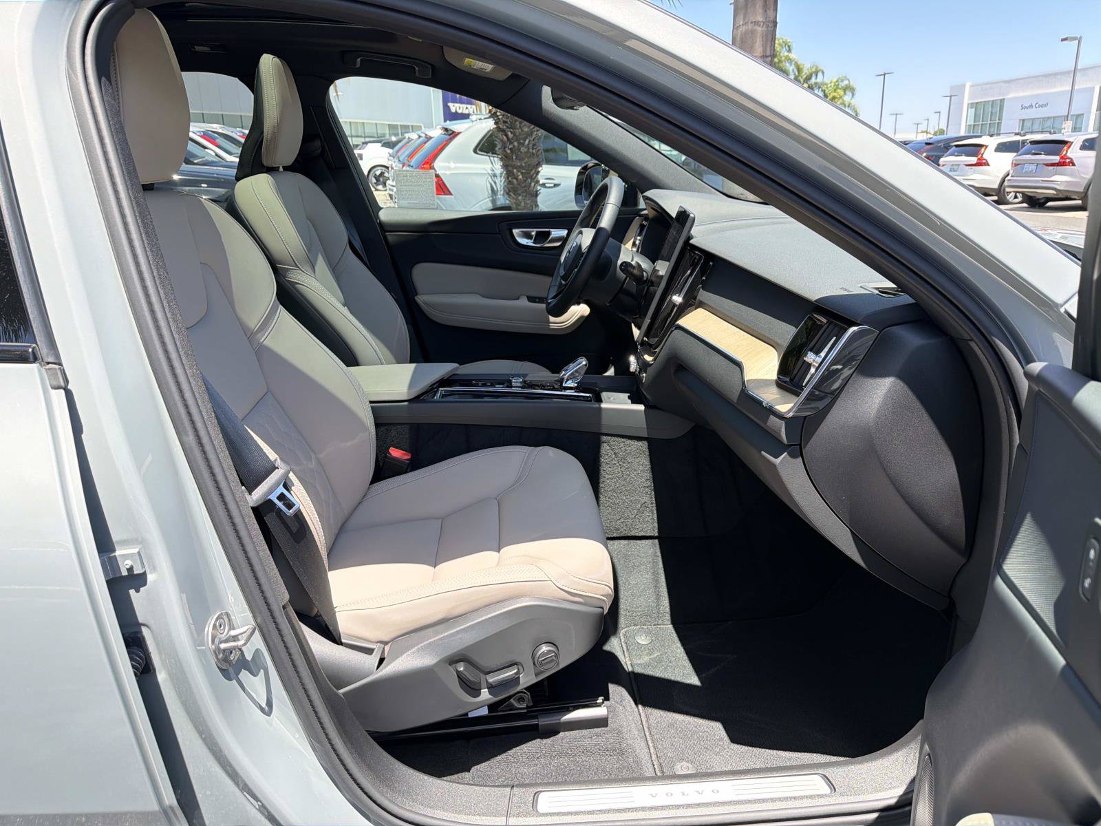 Used 2026 Volvo XC60 T8 Plus w/ Protection Package Premier AWD/4WD image 25