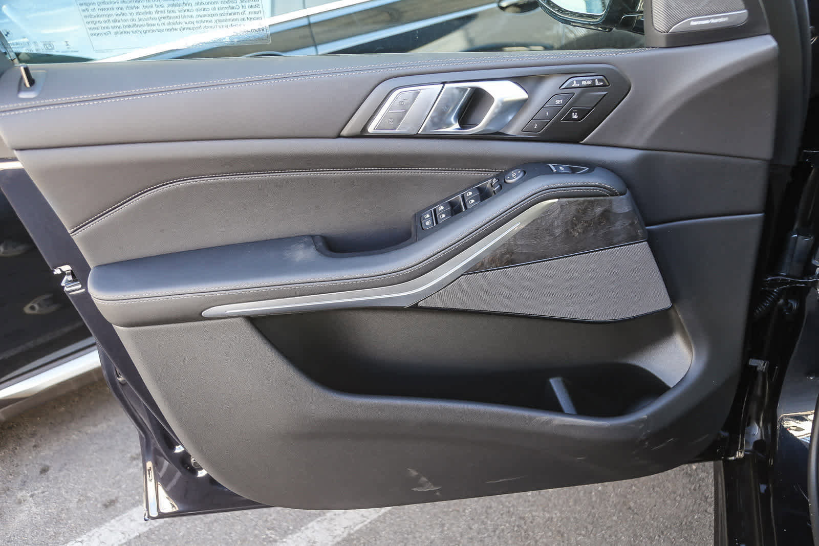 New 2026 BMW X7 xDrive40i w/ M Sport Package image 17