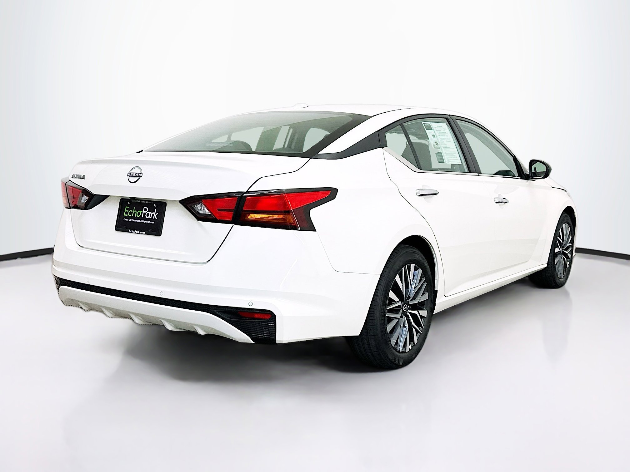 Used 2025 Nissan Altima 2.5 SV image 9