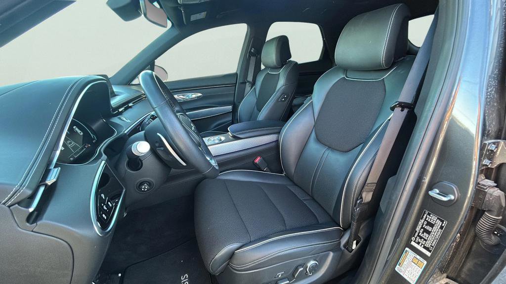 Used 2024 Genesis GV70 2.5T w/ Sport Prestige Package image 11