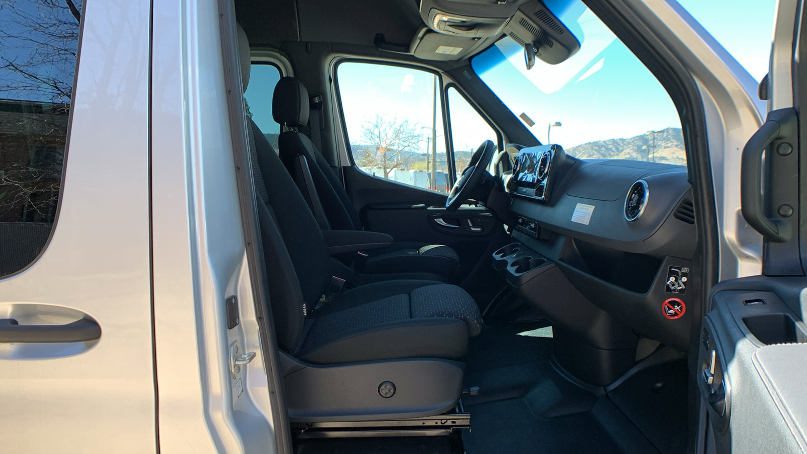 Used 2022 Mercedes-Benz Sprinter 2500 image 23