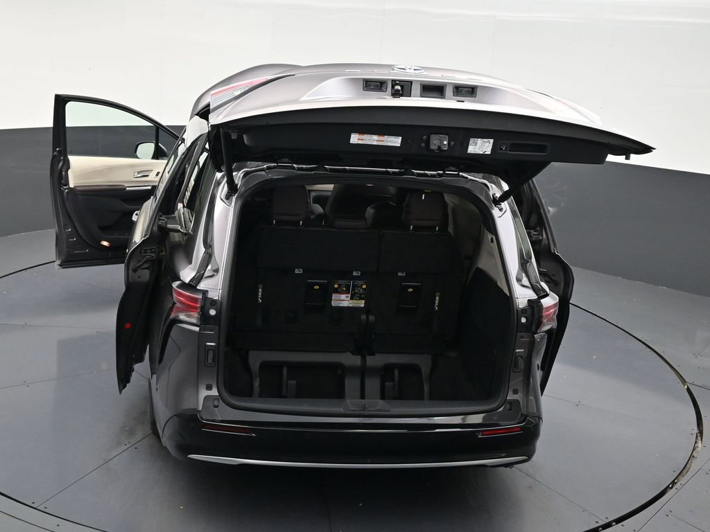 Used 2024 Toyota Sienna Platinum image 32