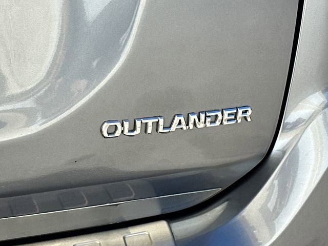 Used 2019 Mitsubishi Outlander ES AWD/4WD image 13