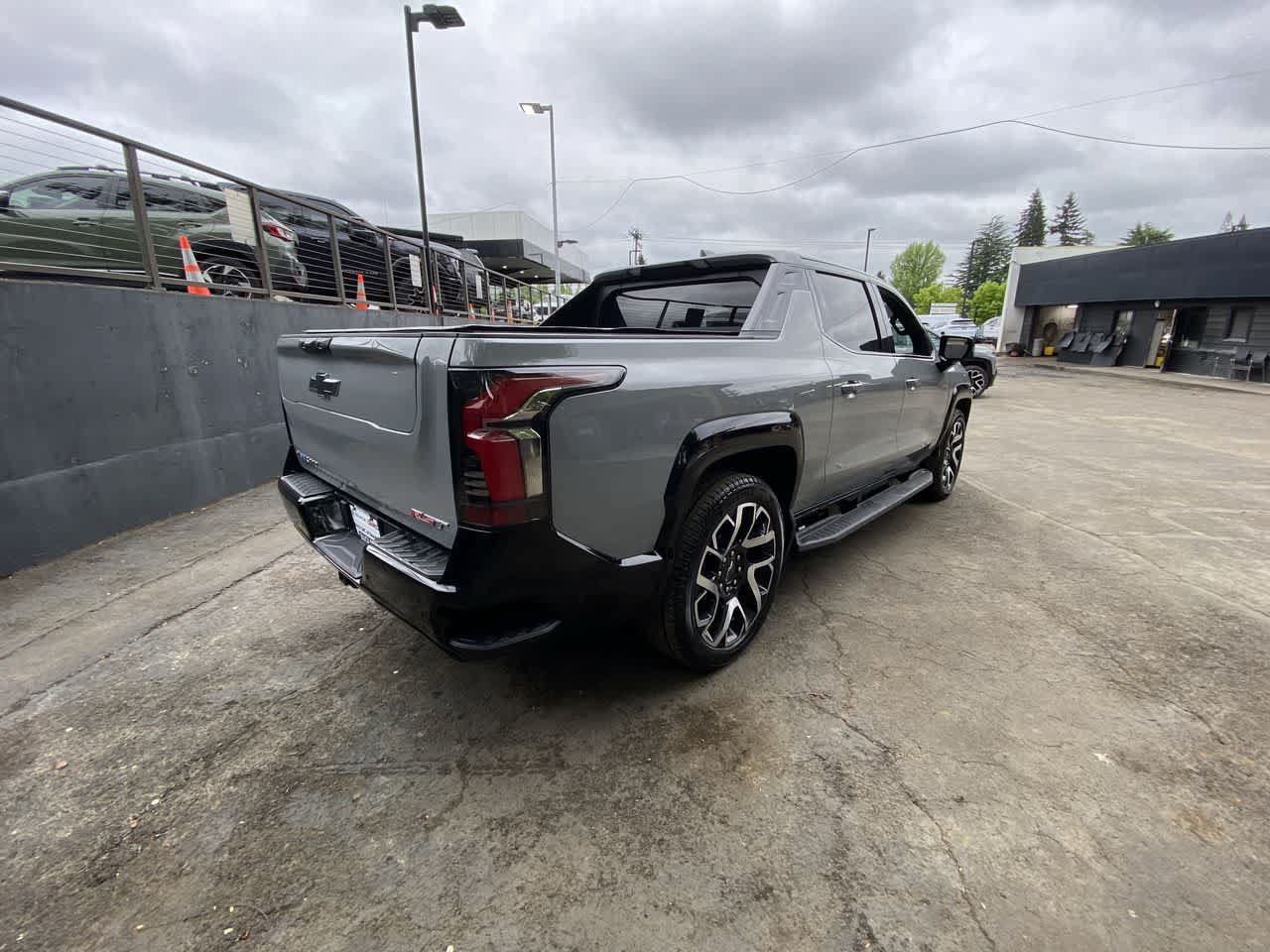 Used 2025 Chevrolet Silverado EV RST AWD/4WD image 6