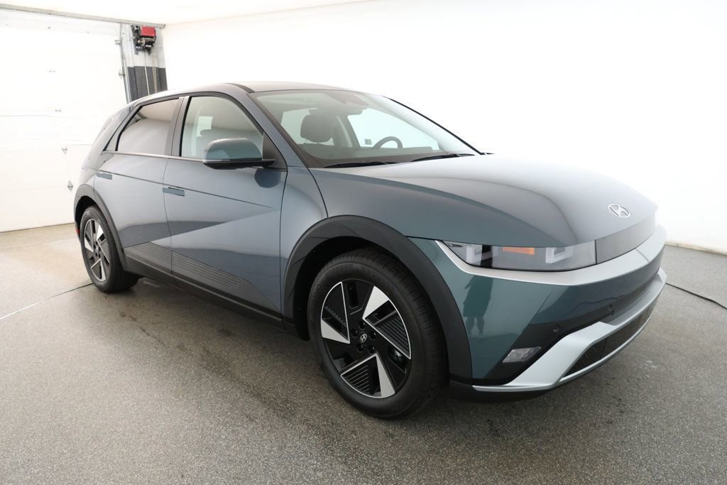 Used 2025 Hyundai Ioniq 5 SE image 3