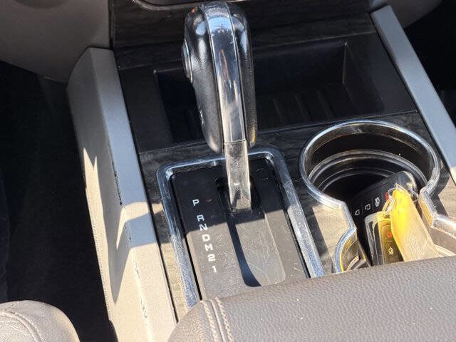 Used 2016 Ford Expedition Limited w/ Equipment Group 301A RWD image 17