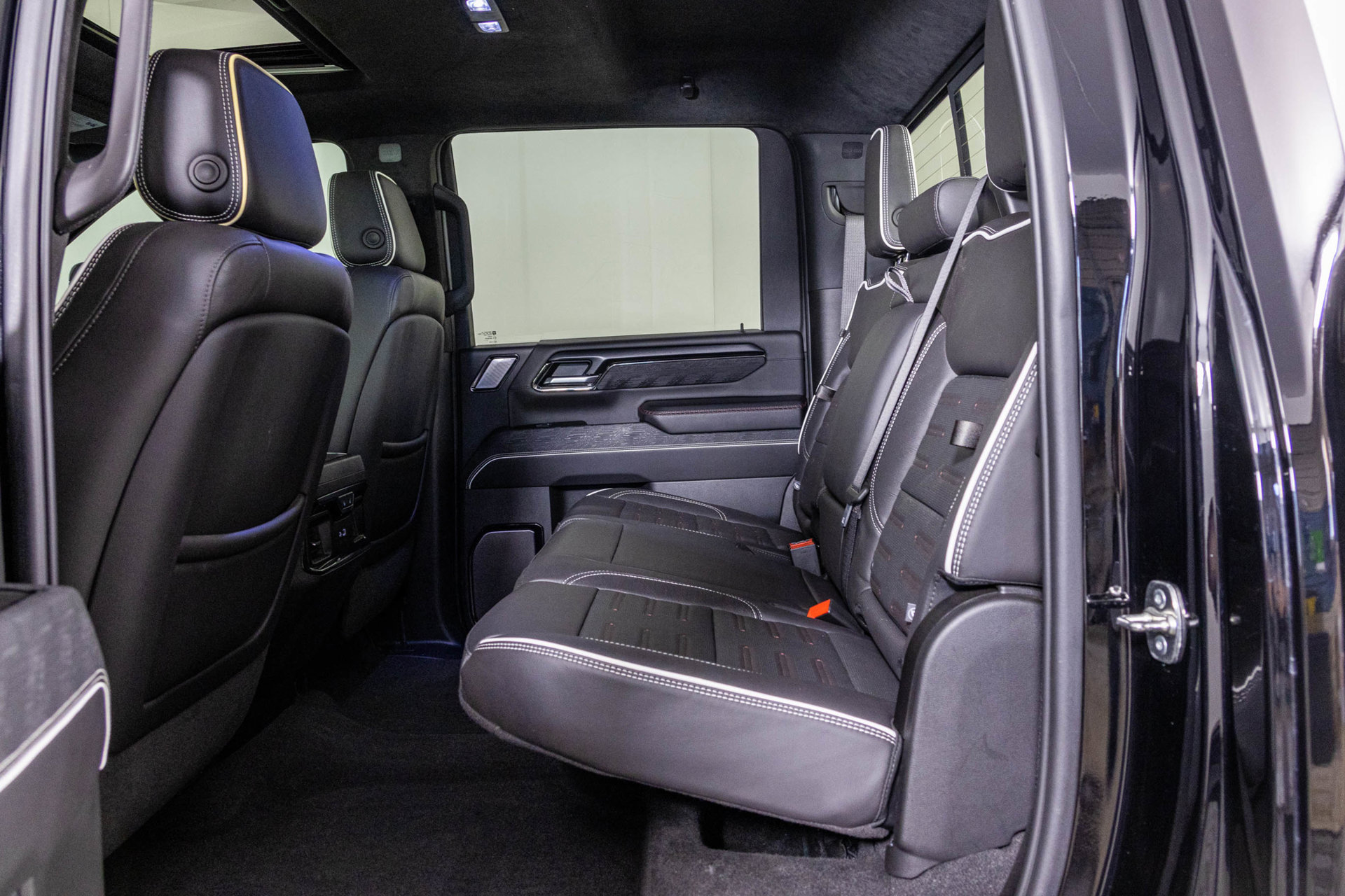 Used 2025 GMC Sierra 2500 AT4X AWD/4WD image 46