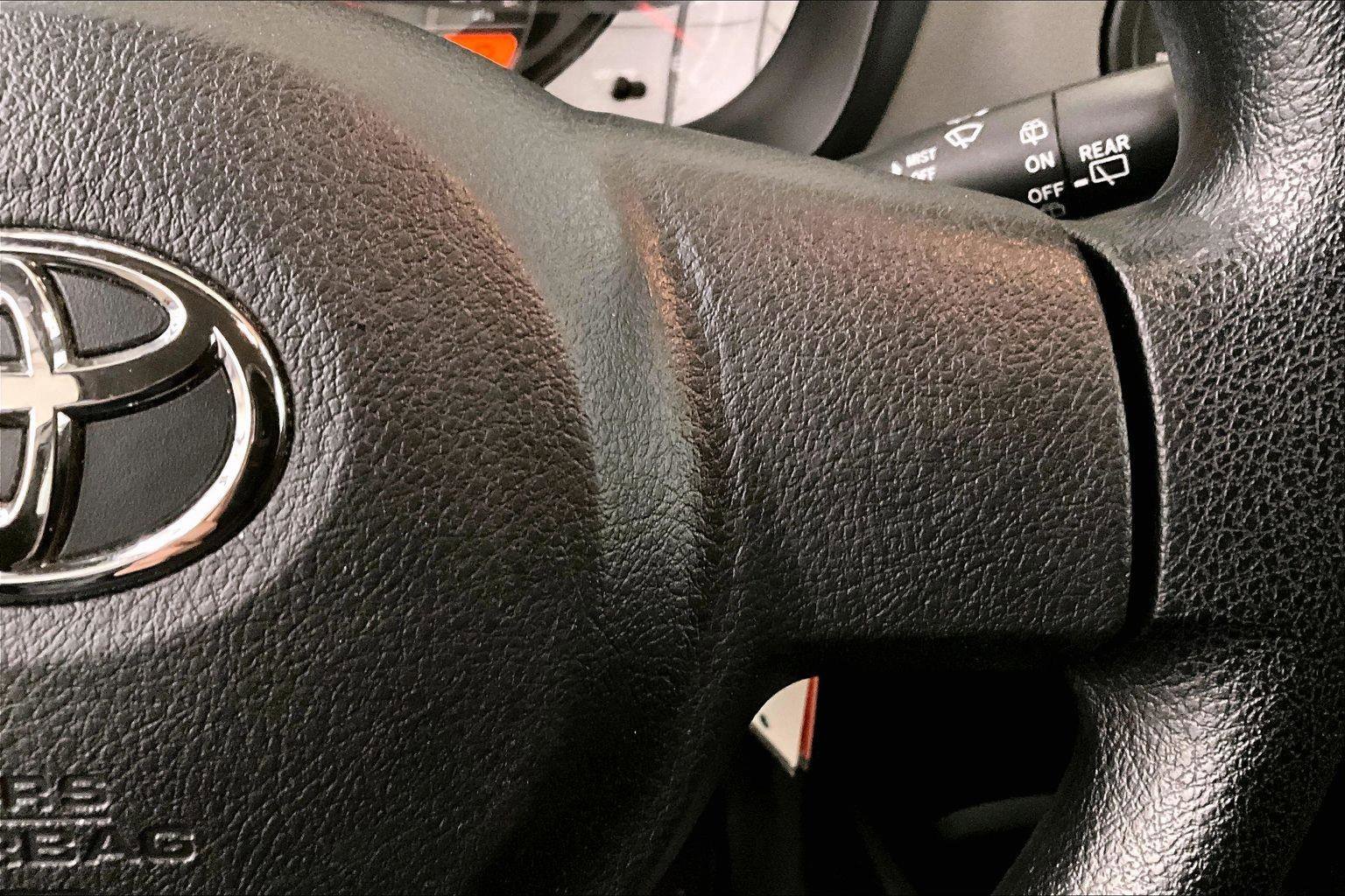 Used 2016 Toyota Yaris LE image 18