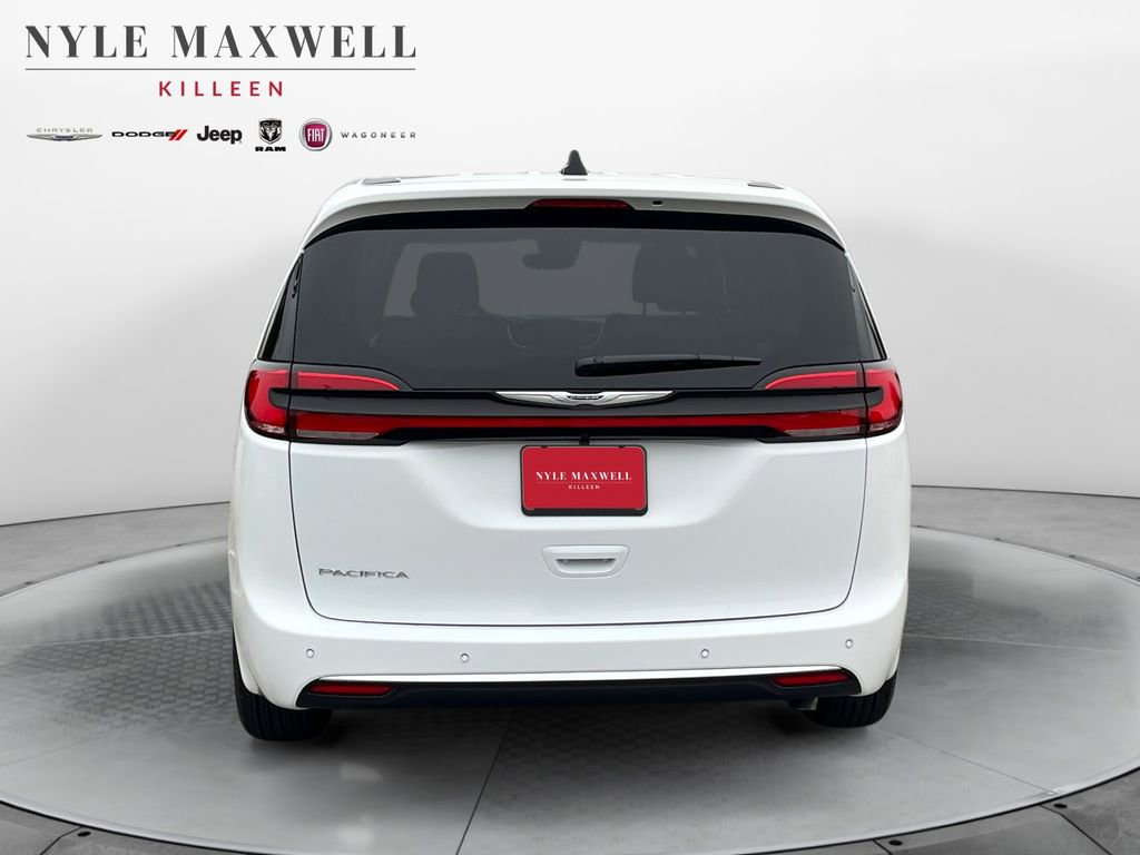 New 2026 Chrysler Pacifica Select image 15