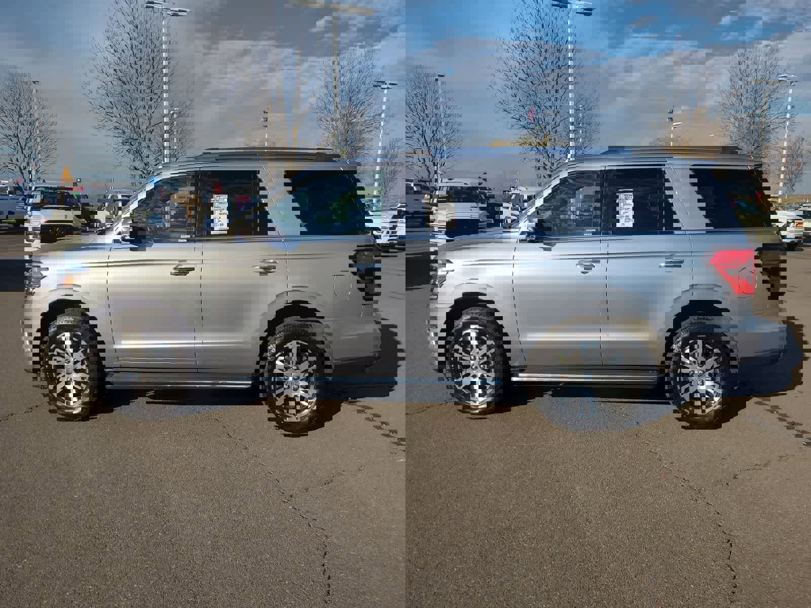 Used 2023 Ford Expedition Limited image 11