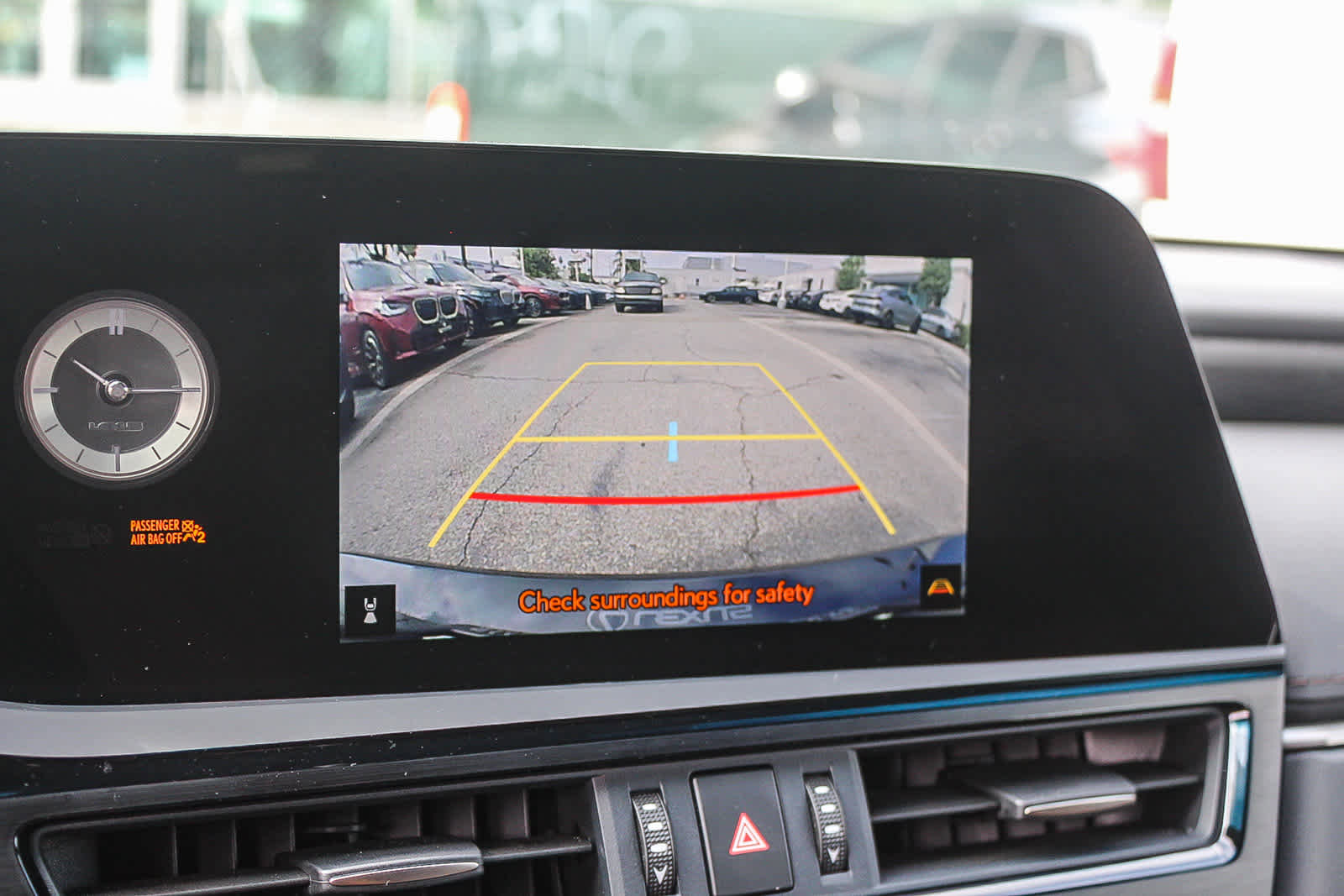 Used 2025 Lexus ES 300h w/ Premium Package image 29