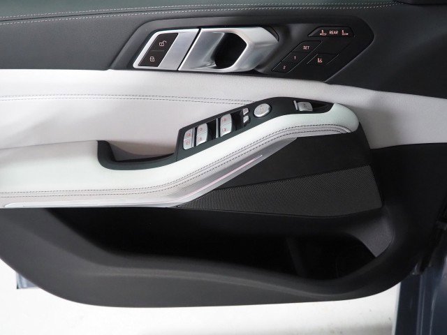 Used 2024 BMW X7 xDrive40i image 71