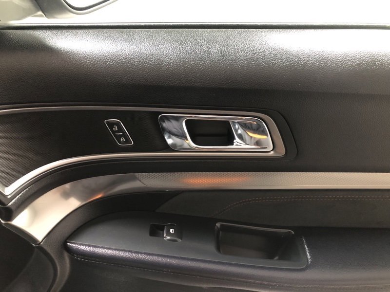 Used 2018 Ford Explorer XLT w/ Equipment Group 202A image 15