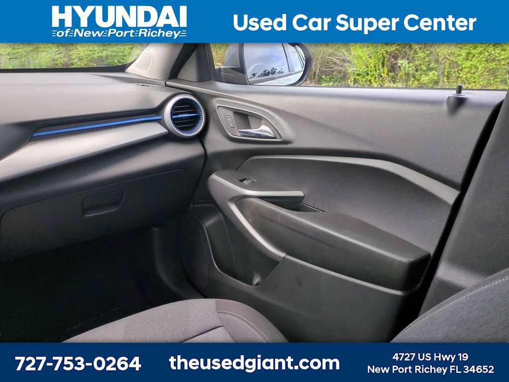 Used 2024 Chevrolet Trax LS w/ LS Convenience Package FWD image 17
