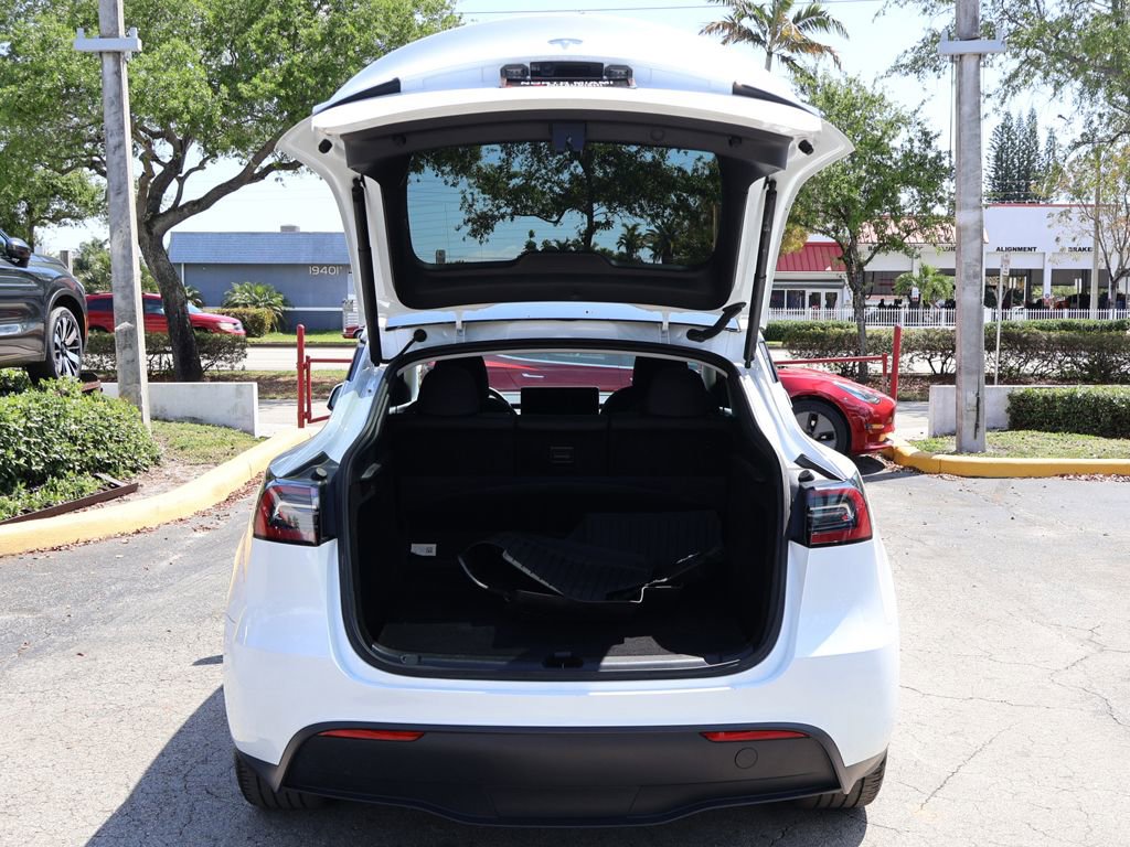 Used 2024 Tesla Model Y Long Range AWD/4WD image 18