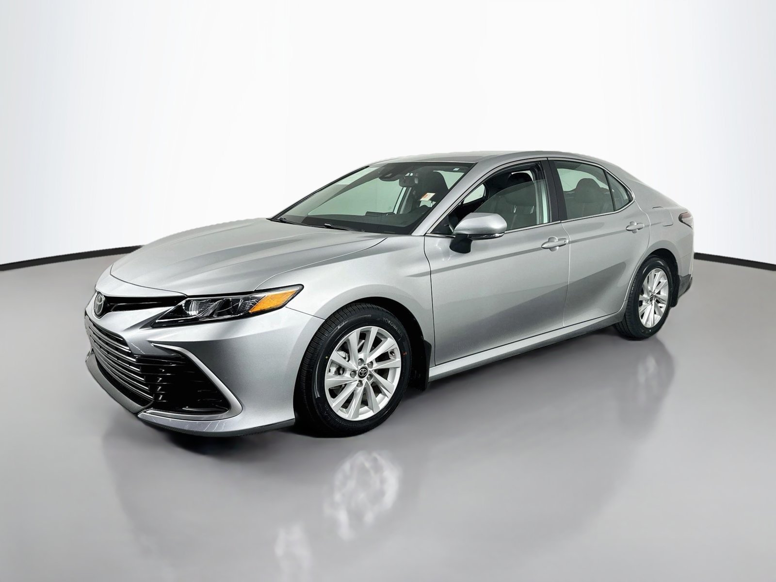 Used 2021 Toyota Camry LE w/ Convenience Package FWD image 4