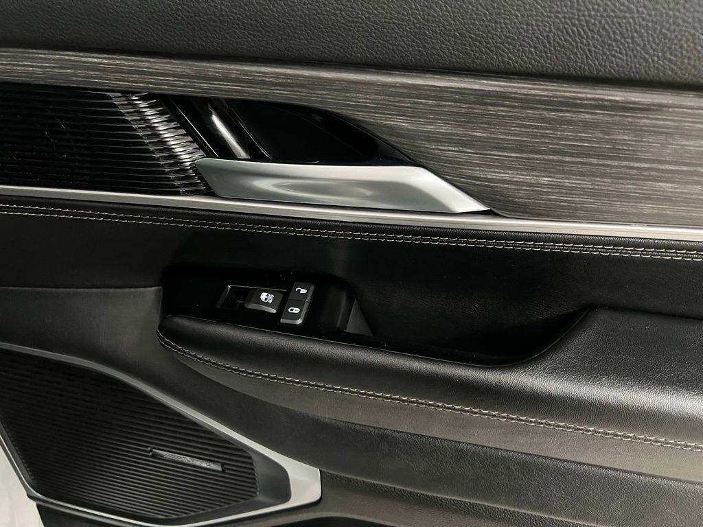 Used 2024 Jeep Wagoneer L Series II w/ Premium Group I image 57