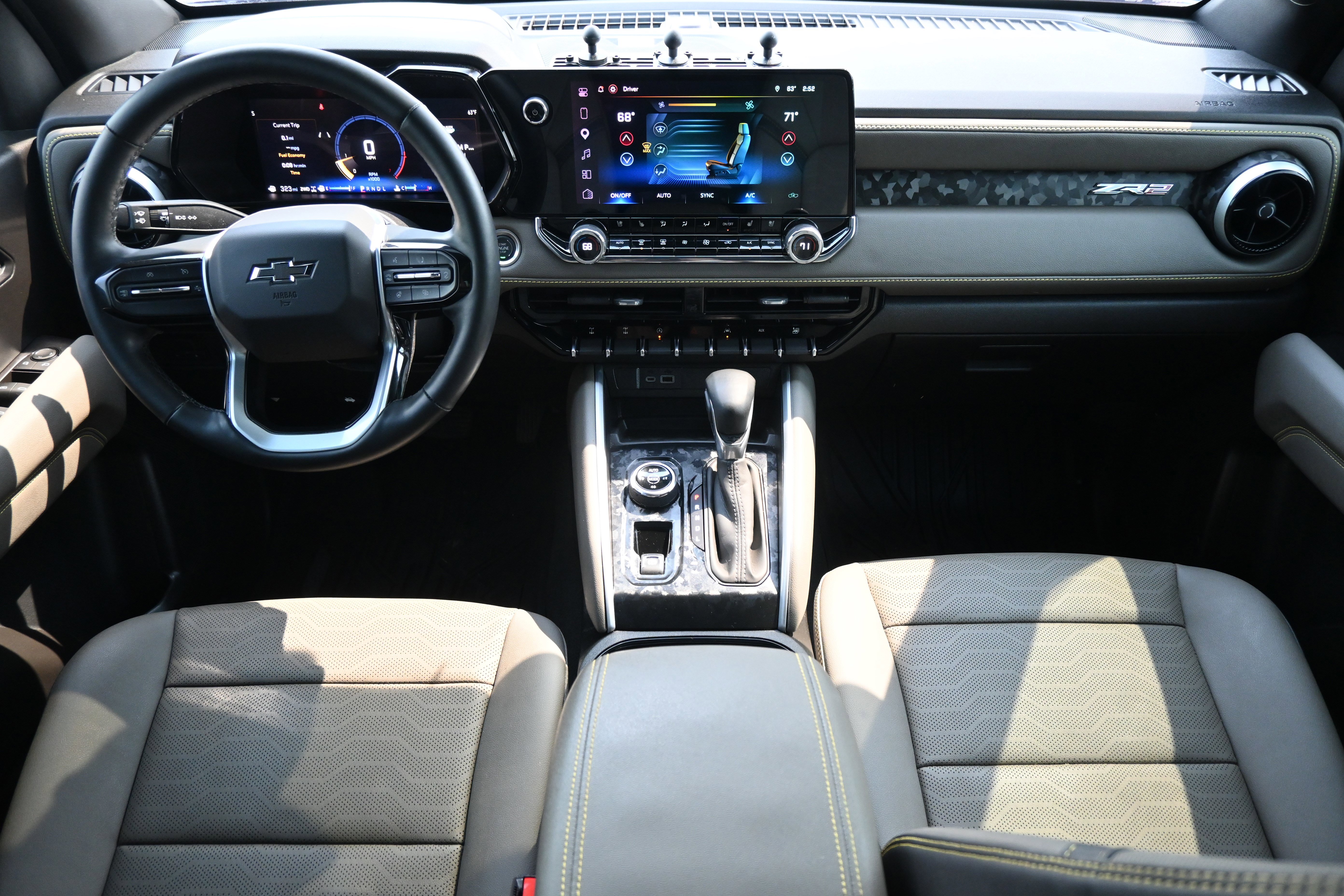 Used 2025 Chevrolet Colorado ZR2 w/ Technology Package image 3