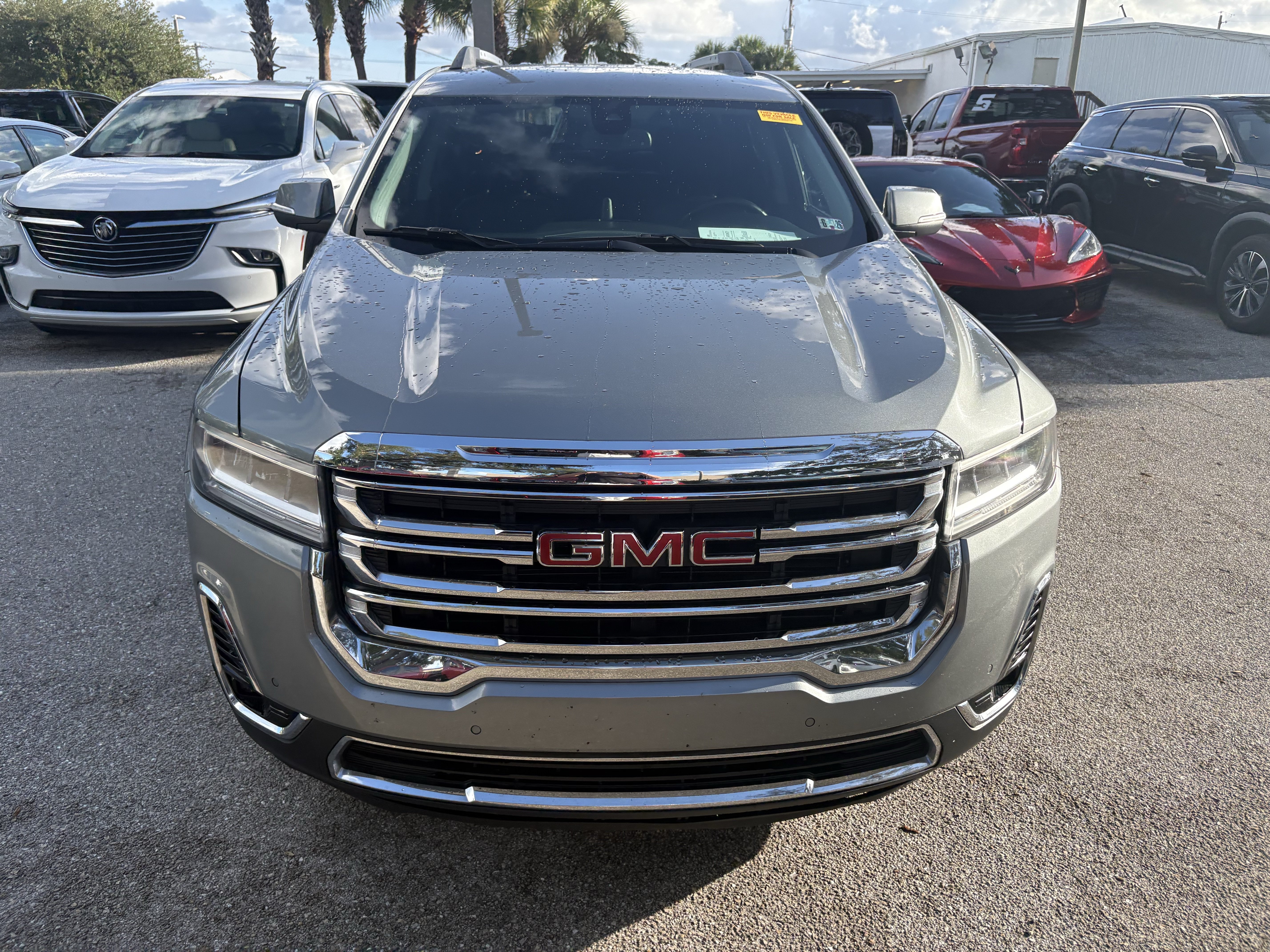Used 2023 GMC Acadia SLT AWD/4WD image 2