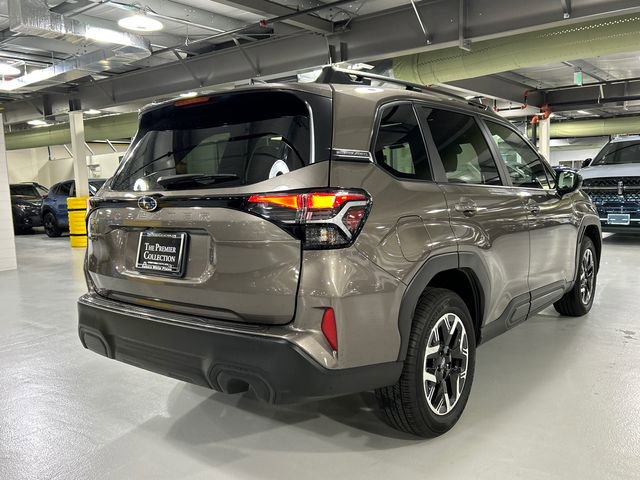 Used 2025 Subaru Forester Premium AWD/4WD image 2