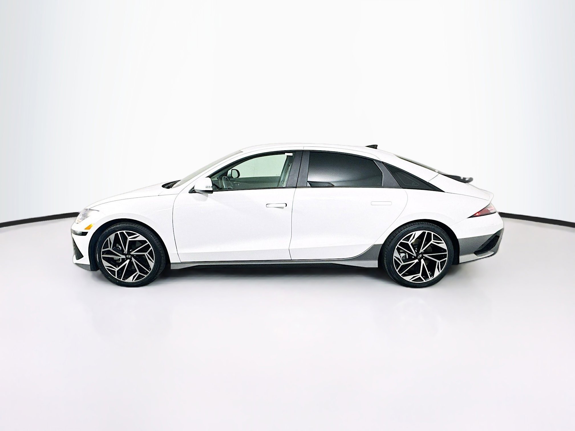 Used 2024 Hyundai Ioniq 6 SEL RWD image 4